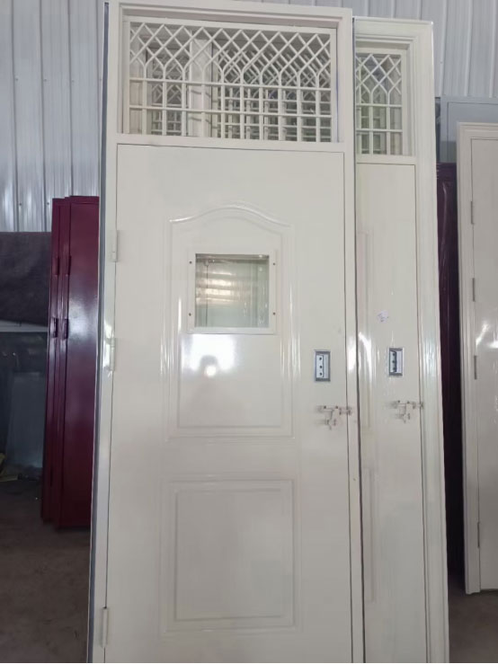 焉耆学校教室门 焉耆学校教室门