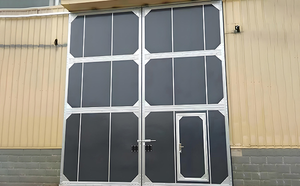 厂房焉耆工业门选择与维护全解析：提升效率与安全的关键要素