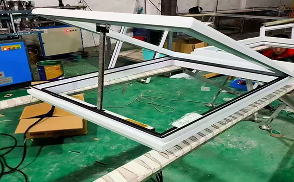 某地下车库出入口焉耆排烟窗配置工程