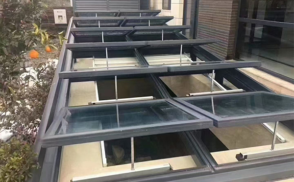 某轨道交通车辆维修车间焉耆排烟窗应用