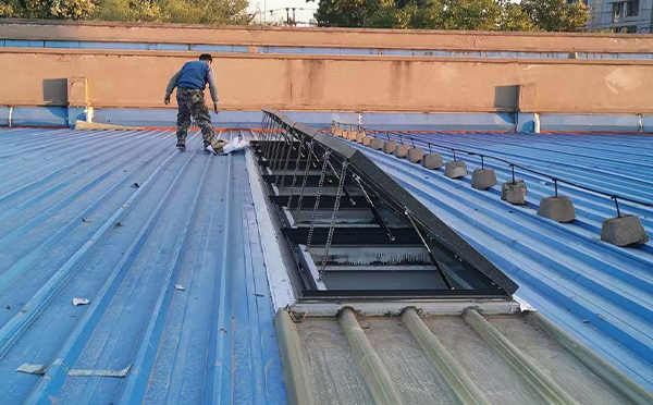 某区域性物流仓储中心焉耆排烟窗系统安装项目