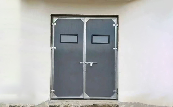 焉耆工业门在高温作业区域的运行表现