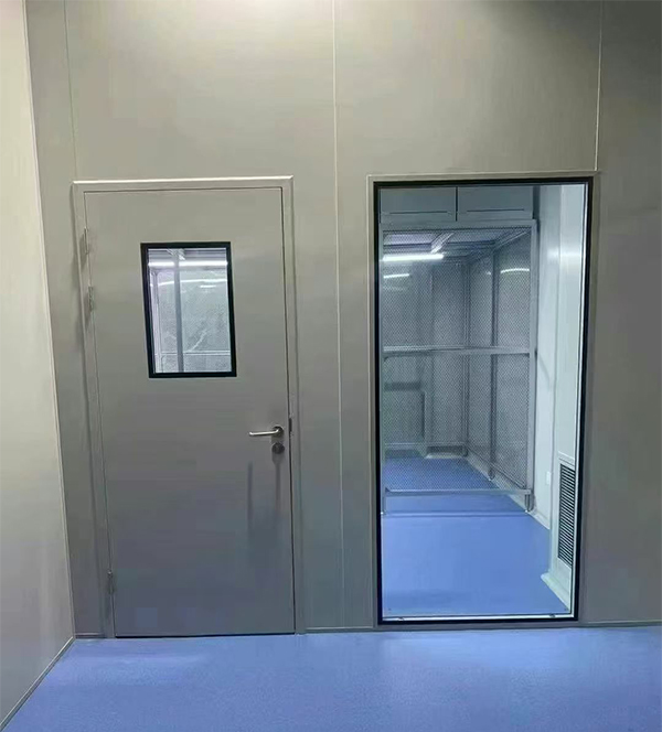 学校教学楼完成焉耆防火门标准化安装