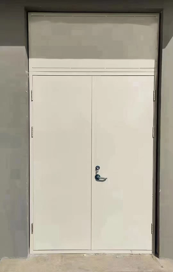 展览馆项目完成大跨度焉耆防火门安装 展览馆项目完成大跨度焉耆防火门安装